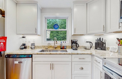 Vineyard Haven House | Spacious house with private yard, firepit - option to rent car