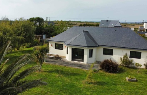 Santec House | Spacious house with garden, pets welcome.