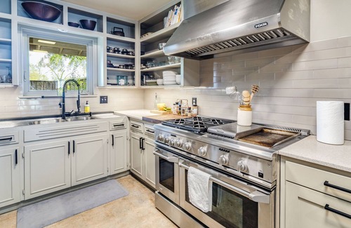 North Austin Civic Association House | Spacious house with gorgeous outdoor seating Near Domain and Q2 Stadium