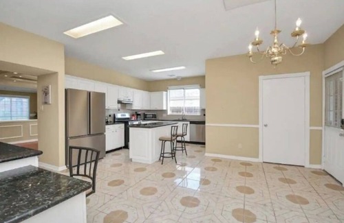 Mission Bend House | Spacious Houston Home 5 Bedrooms 3.5 Bathrooms 12 beds perfect for large group