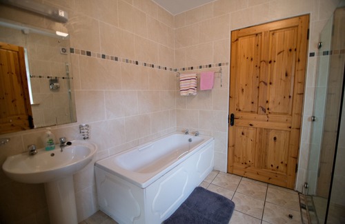 Murroogh House | Spacious Irish Cottage