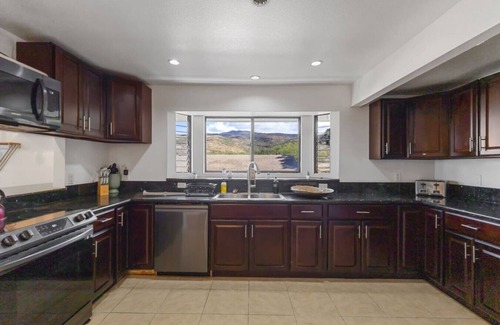 Kapolei Apartment | Spacious Island Retreat AC WD Parking WiFi