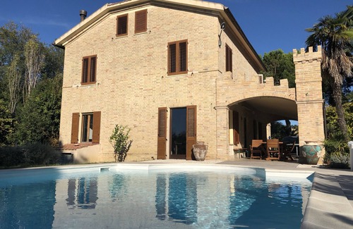 Monte San Pietrangeli Villa | Spacious, rural detached villa with swimming pool
