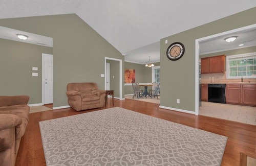 Pine Forest House | Spacious 🏠 Just Minutes From Fort Liberty and Methodist University!