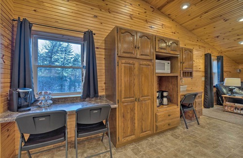 Partridge House | Spacious Kansas Retreat: On-Site Disc Golf!