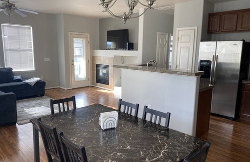 Thornton House | Spacious |King Size| Pool | Full Kitchen | Patio