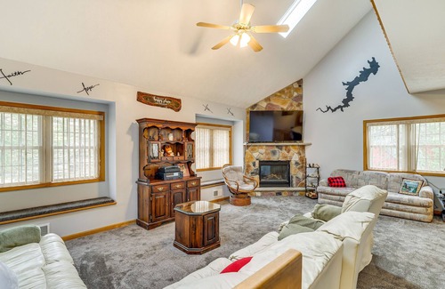 Wallenpaupauk Lake Estates House | Spacious Lake Ariel Home w/ Deer Lake Beach Access