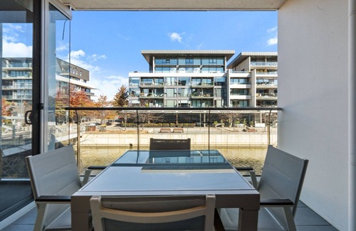 Kingston Apartment | Spacious Lakefront Apartment with Pool Access