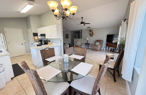 North Fort Myers House | Spacious lakefront pool home in North Fort Myers - Horizon Oasis