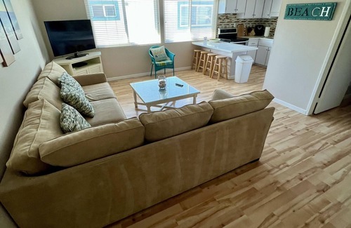 South Mission Beach Condo | Spacious, Light/Bright, Balcony w/Bay View, Garage