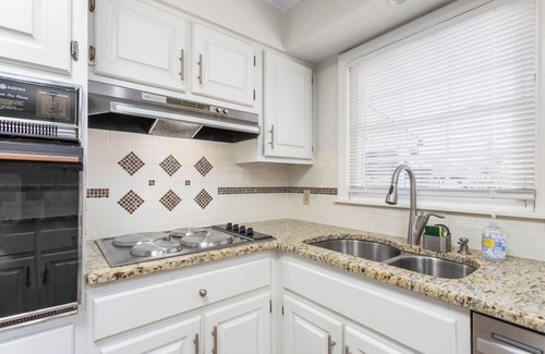 Burlington House | Spacious Living Less than 2 miles from Elon University!