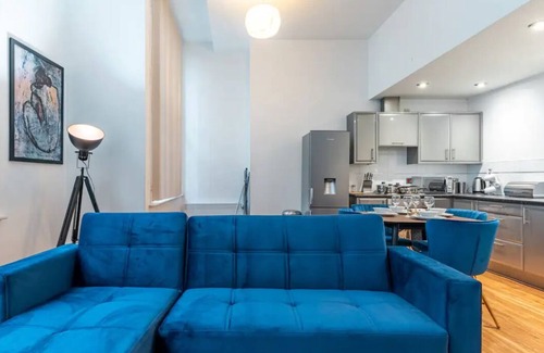 Pier Head Apartment | Spacious loft apartment Liverpool city centre