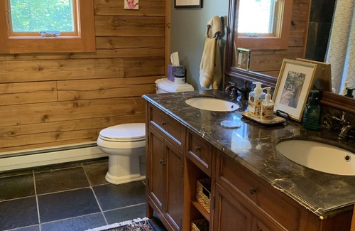 Wilmington Cabin | Spacious log home offering winter mountain views & gorgeous sunrises.