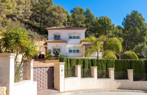 Montgo de Toscamar Villa | Spacious luxury 5-bedroom villa with the huge pool in enjoyable Xàbia, Spain