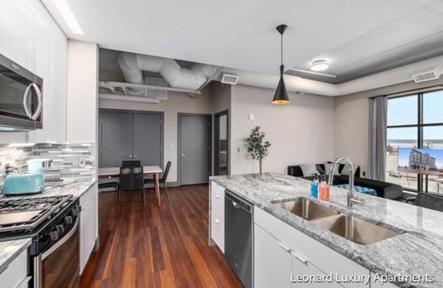Nelson Apartment | Spacious Luxury Apartment with Waterfront Views - The Leonard Building