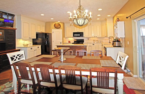 Herriman House | Spacious, Luxury, Centrally Located RETREAT! Sleeps 25 Sanitized!