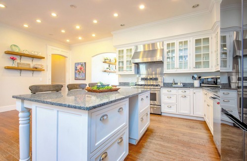 Mills River House | Spacious Luxury Getaway - 8 bed/8bath, Countryside views and private pond