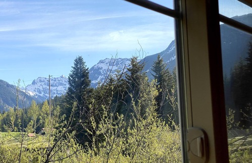 Hyak House | Spacious Luxury View Home: Steps to Hike & Bike, 10pp