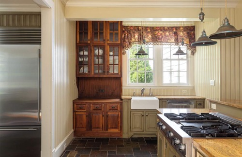 Hot Springs House | Spacious Manor 1.5 mi to Omni Homestead w/Access to Hot Tub, Fitness Rm & Pool