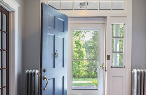 Redstar House | Spacious Manor at New River Gorge and Outdoor Activities - Skiing, Golf, Hiking