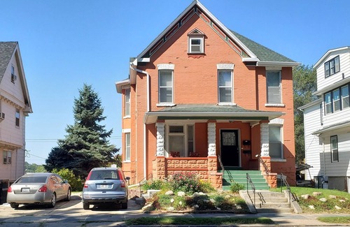 Joslyn Castle Apartment | Spacious Midtown duplex near UNMC, Blackstone, Creighton, 2 bedrooms, 2nd floor