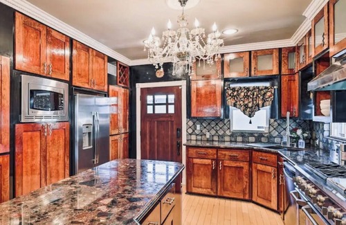 Midtown House | Spacious Midtown Home w/Dinning Room