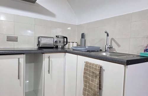 Reading Apartment | Spacious, Modern 1 bed Flat - Close proximity to the Hospital, Uni & Town Center