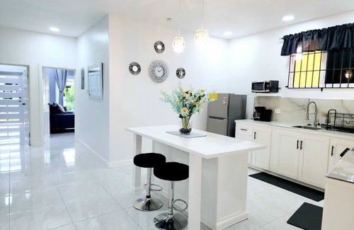 West End Villa | Spacious, modern 2-bedroom apartment, Westend Negril with AC, WiFi, W/Heater