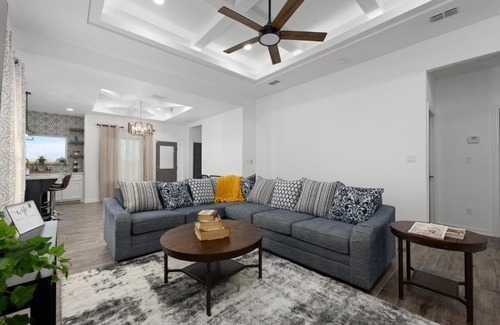 Edinburg House | Spacious Modern 3 Bd 2Ba House with Garage and Parking