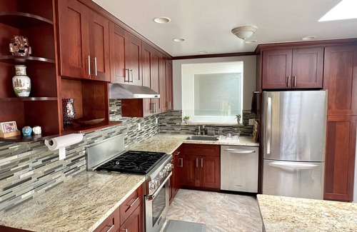 Sunset District House | Spacious modern 3BR/3BA House with yard, hottub & parking - with flexible lease!