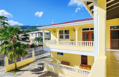 Picard House | Spacious modern 5 bedroom island retreat in Picard w/king bed and A/C