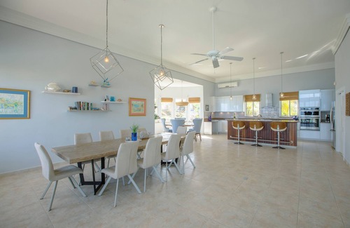 Dawn Beach Estates Villa | Spacious, Modern 6-Bedroom Villa in Lovely Dawn Beach