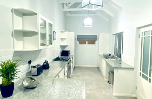 Durban North Apartment | Spacious modern apartment