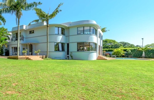Durban North Apartment | Spacious modern apartment