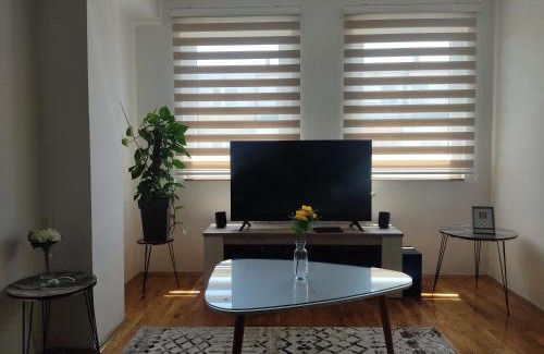 Kisela Voda Apartment | Spacious Modern Apartment with Private Parking