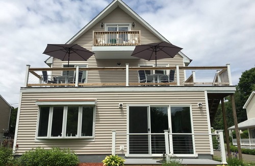 Branford House | Spacious Modern Beach House, perfect for families and groups up to 12