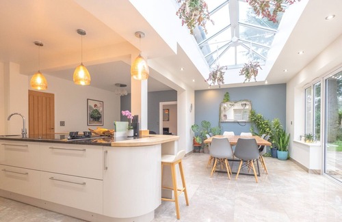Pangbourne House | Spacious, Modern Family Home I Pass the Keys