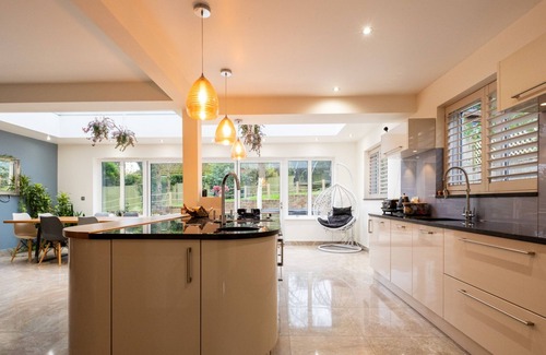 Pangbourne House | Spacious, Modern Family Home I Pass the Keys