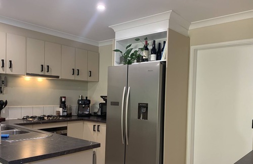 Morley House | Spacious, Modern & Private 3x2, A/C, 15 Mins to City, Airport & Beach