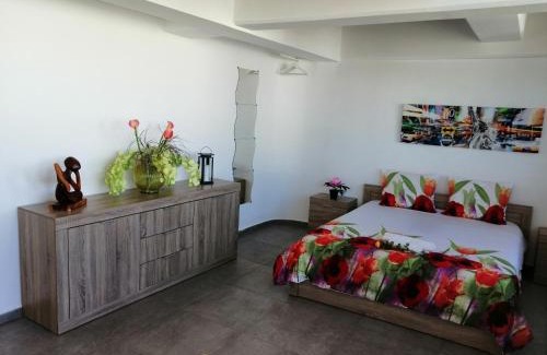 Paiania Apartment | Spacious & Modern Studio Apartment Near the Airport