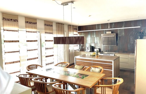 Gosselsdorf Villa | Spacious modern villa with large garden.
