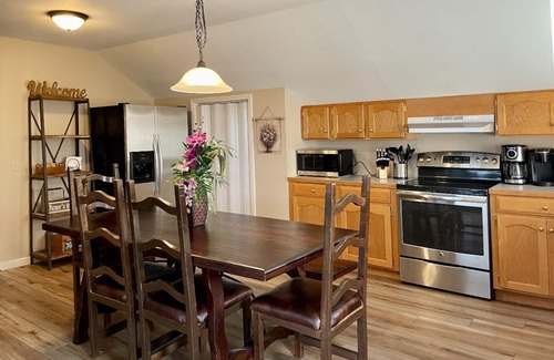 Mount Mourne Apartment | Spacious & Modern with Workspace - A+ Location!