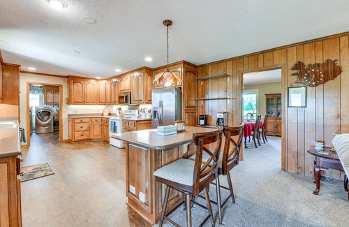 Southmont House | Spacious Mount Pleasant Home w/Grill & Yard!