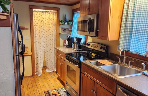 Champion Cabin | Spacious Mountain Lodge~Secluded Escape, Your Base in the Laurel Highlands!