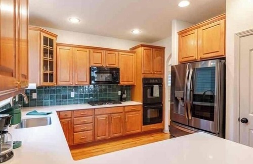 Commerce City House | Spacious, Mountain View Home - 15 mins to DIA
