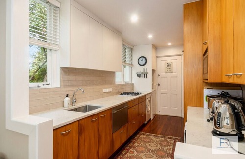 Mount Eden Apartment | Spacious Mt Eden Apartment