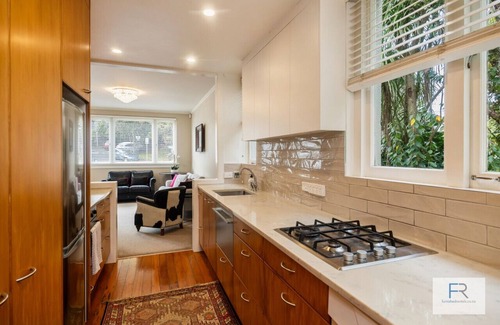 Mount Eden Apartment | Spacious Mt Eden Apartment