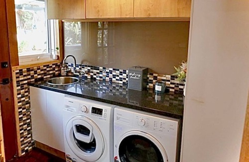 Wallan House | Spacious Mud Brick Retreat - Gateway to Adventure!