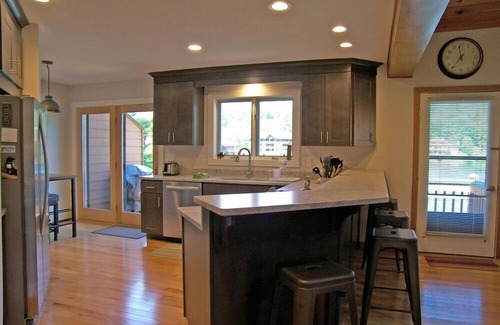 North Woodstock House | Spacious, multi-level, FP, deck, lake view, pool & fitness club. D0307 by LRS
