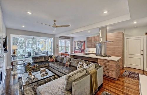 Cherry Condo | Spacious Myers Park 2BR King Condo | Sunroom